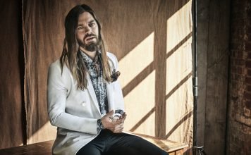 Tom Payne en The Rake