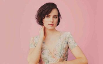 Daisy-Ridley-Bustle-07