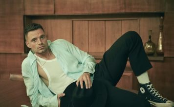 Sebastian-Stan-LOfficiel-USA-09
