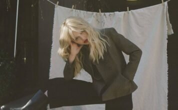 Emily Alyn Lind en Harper’s Bazaar EMILY ALYN LIND 06