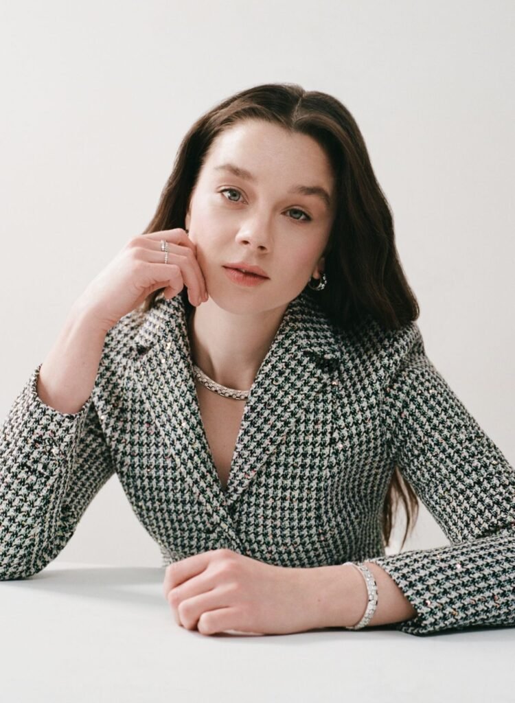 claudia-jessie-for-the-glass-magazine-may-04